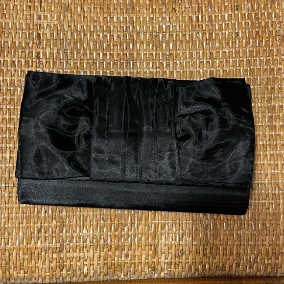 black satin evening clutch w/ pleated bow design & thin braided shoulder strap - Picture 6 of 6